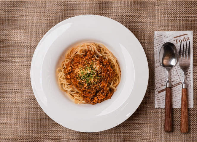 赤牛ボロネーゼパスタ(サラダ付)