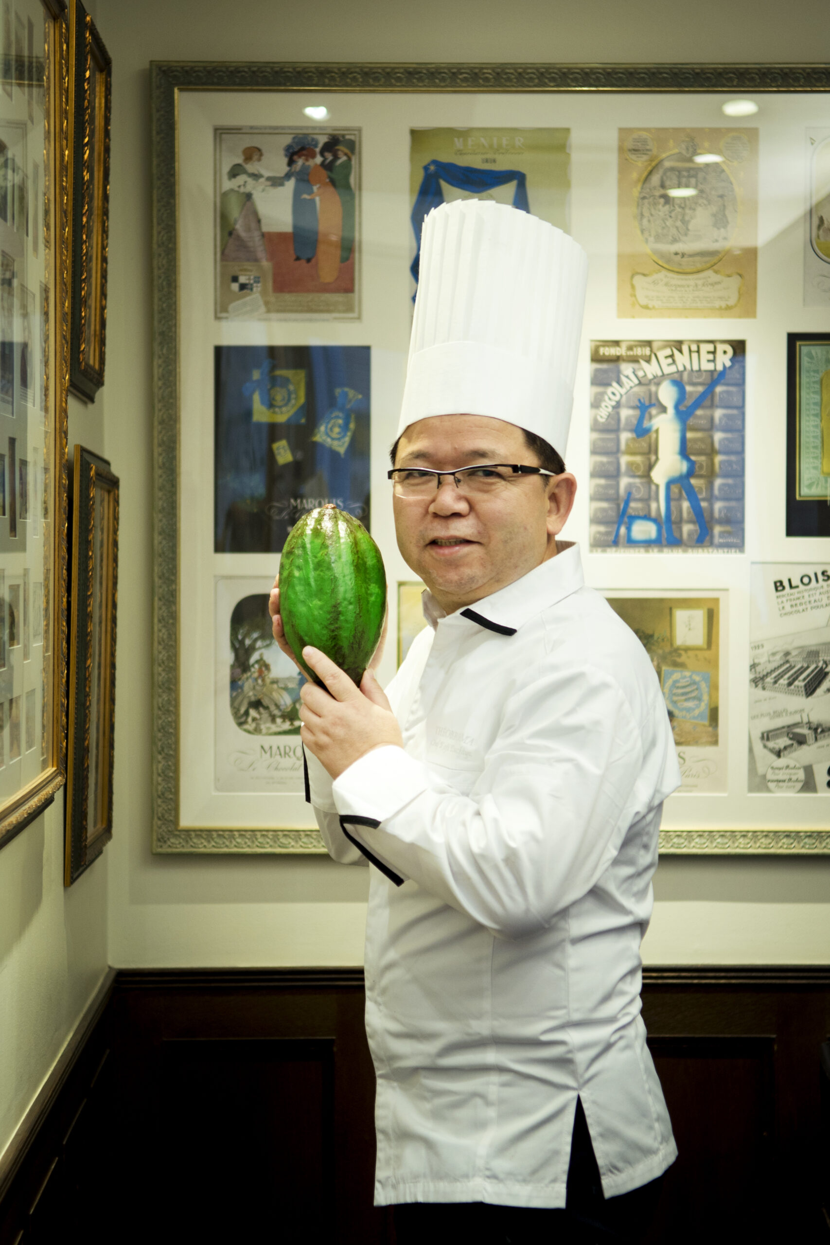土屋 公二シェフがフワちゃんのチョコレート造りを監修！！ - 阿蘇の