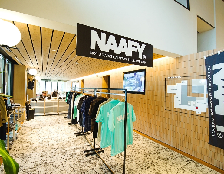 ゴルフブランド「NAAFY」広告ジャック企画